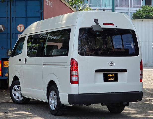 Toyota Hiace KDH200 2.7 Petrol (M) Window Van - 4
