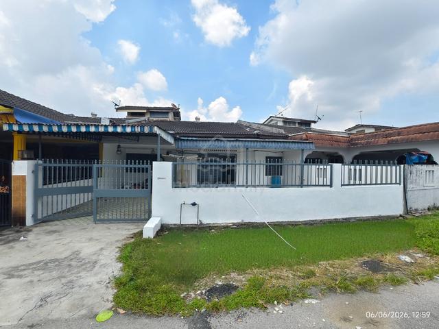 Huge Single Storey House @ Taman Maznah Klang (Land Area: 2,071sft) 1