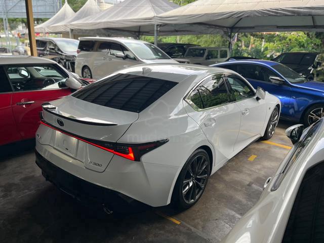 2022 Lexus IS300 2.0 F-SPORT| S.ROOF |BLACK LTR - 3