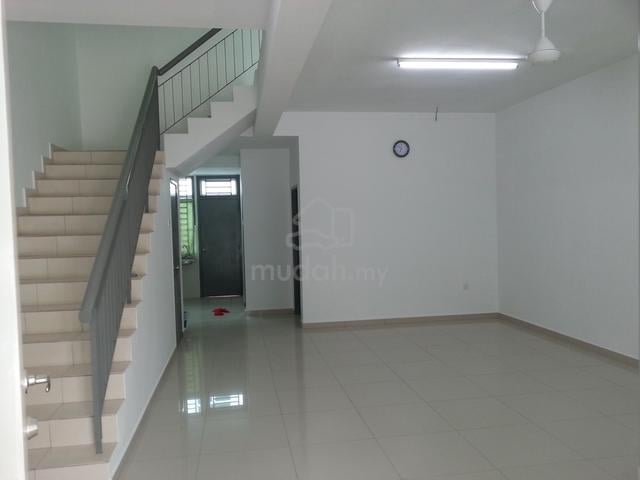 Seri Alam Maya Heights / 2 storey / 4beds / 3baths / Unfurnished 1