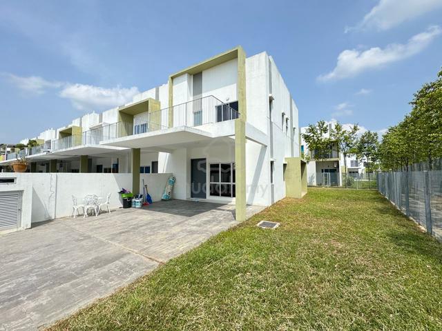 Limited Corner Lot In Cybersouth 1