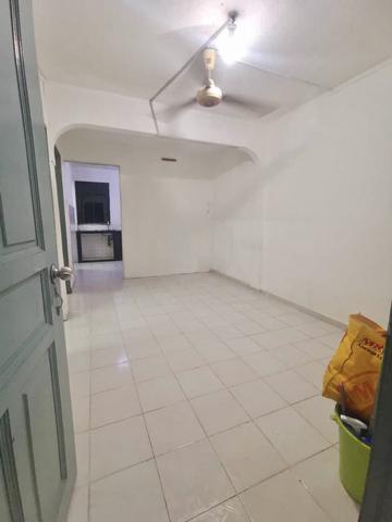 Flat Taman Ungku Tun Aminah 1