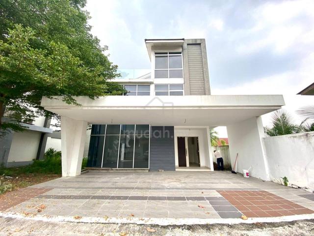 SPACIOUS 3 Storey Bungalow Milano Kemuning, Section 25, Shah Alam 1
