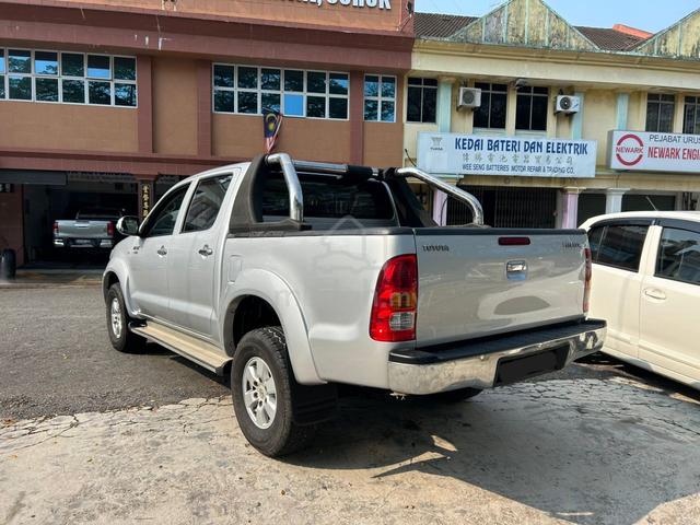 TOYOTA Hilux D/cab 2.5 AT - 5