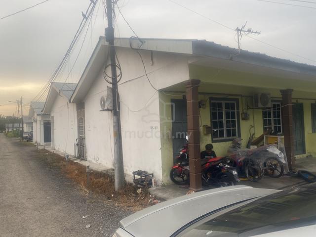 Studio house for rent at Pulau Indah 1