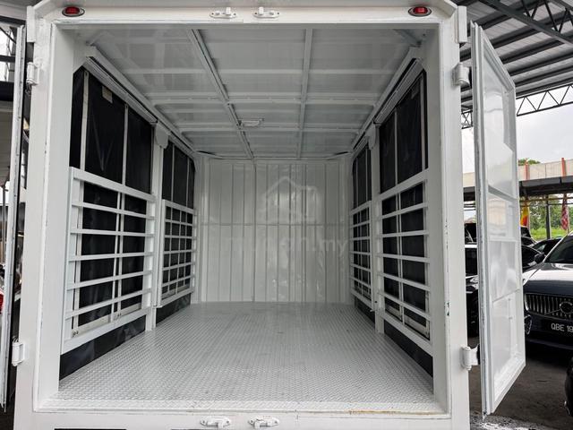 2022 Hino XZU600R Curtain Side 10 Kaki Boleh Loan - photo 3 of 6
