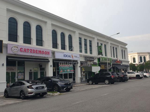 [Upper floor] Eco Majestic Semenyih Shop Whitten 1