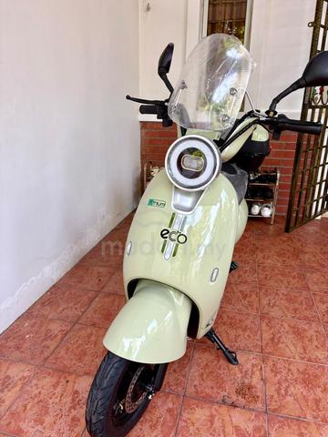 Jenny Eco Lithium Electric Scooter - photo 4 of 4