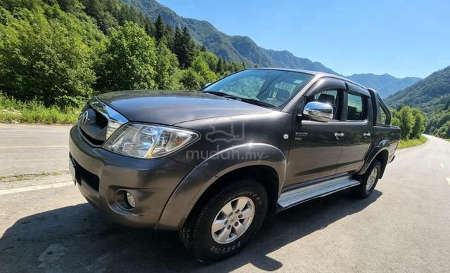 2011 Toyota HILUX 2.5 G (A) - 1