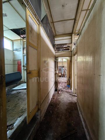 BIG COMPOUND Bungalow House Ayer Itam LA-8500sf 3-Bedrooms 1