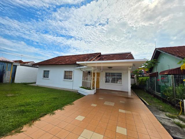 [FREEHOLD] Klebang Besar [Renovated] 1.5 Storey Bungalow House Melaka 1