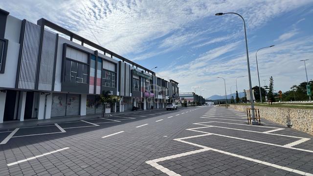 Sendayan irama, Gadong, Labu Seremban New main road shop for rent/sale 1