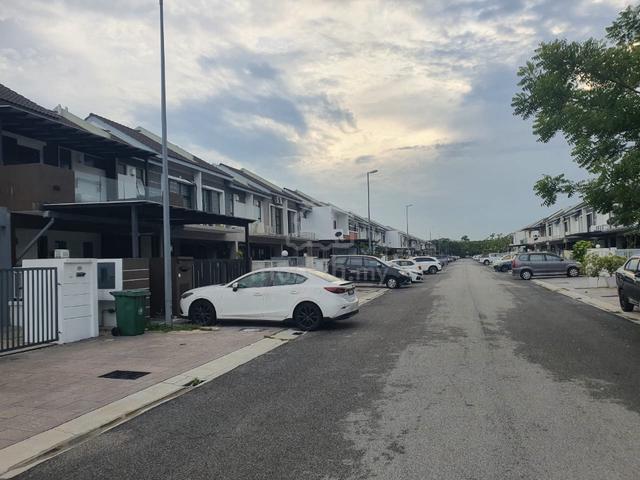 For Rent 2 sty intermediate Lakeside Residences Puchong 4