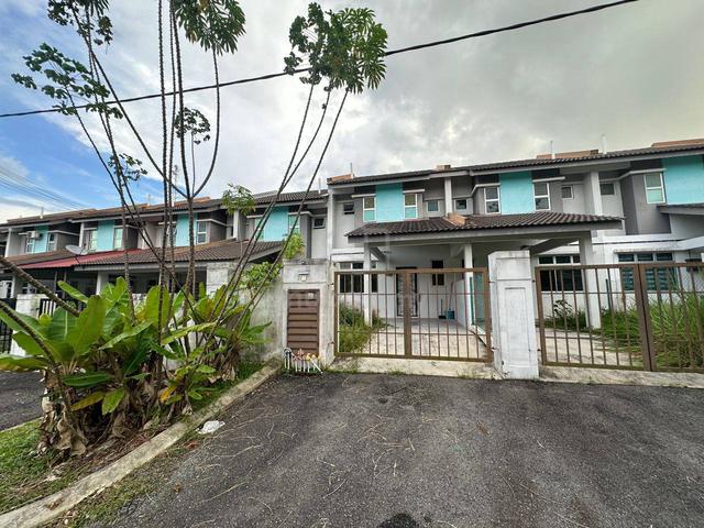 Kangkar Pulai / Jalan Laman Indah / Double Storey / Near Skudai Senai 1