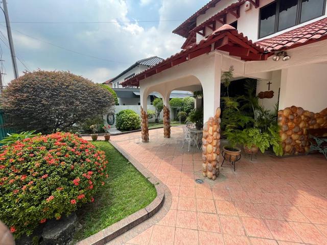 Subang Jaya SS 14  2 storey Semi D  5r3b for sale 1