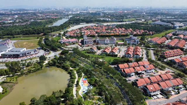 FREEHOLD SEMI-D Phase Lukisan Seksyen 35, SHAH ALAM 1