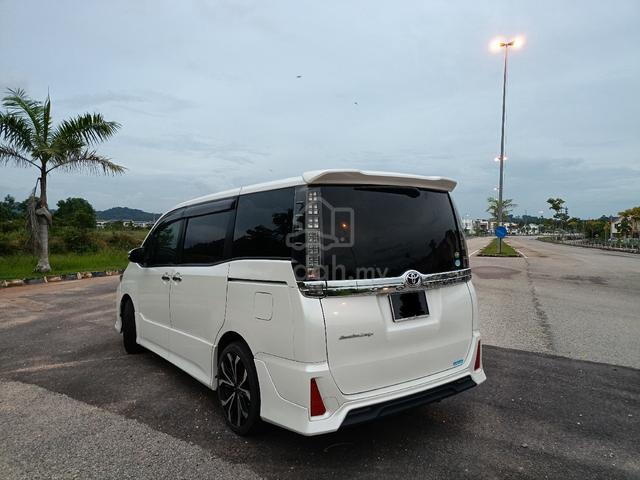 Toyota VOXY 2.0 ZS Registered 2020 direct owner - 2
