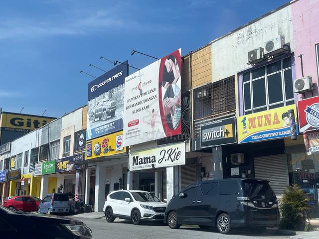 Facing Main road & Mc.Donald shops, Bdr baru bangi, tmn Kajang Impian 1