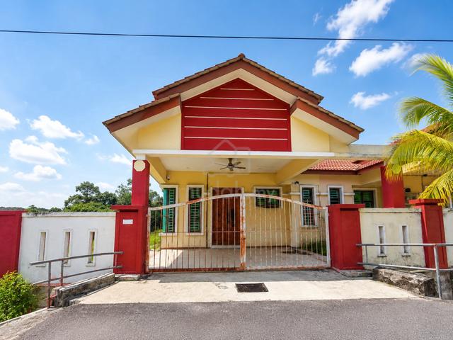 [CORNER LOT - FREEHOLD] Semi -D, Tmn Bukit Larang Indah, Telok Mas MLK 1