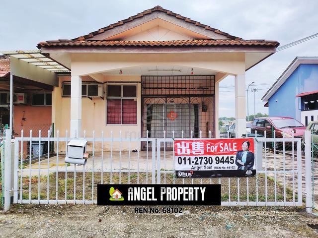 Fully Extended Single Storey End Lot House at Bkt Chedang S2 For SALE 1