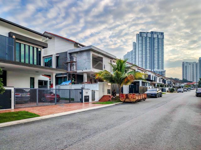 FREEHOLD 2-Storey Semi-D |RENOVATED| Bandar Kinrara Seksyen 8 1