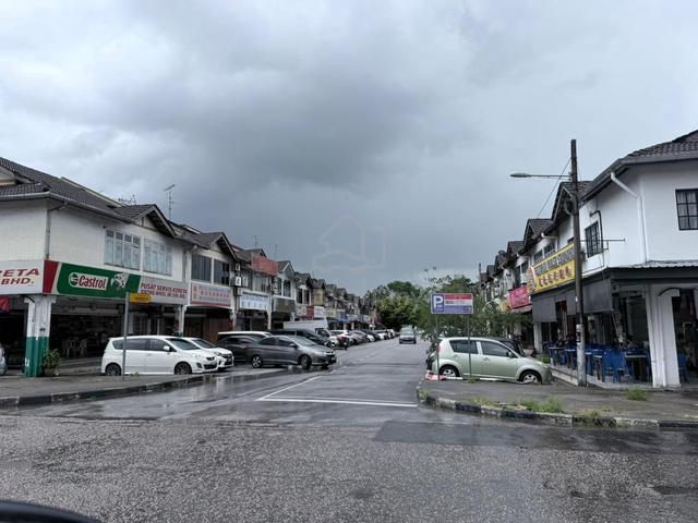 Taman Molek 2 Storey Shoplot For Sale Tenanted ROI 4% 1
