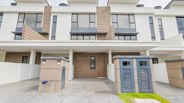 TOWNHOUSE DIAMOND RESIDENCE, EMERALD FASA 5, SEMENYIH 1