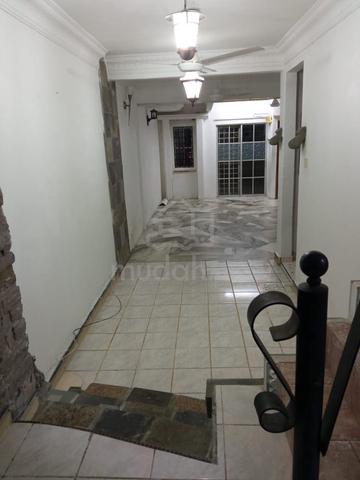 sudah renovated sepenuhnya depan dan belakang. 1