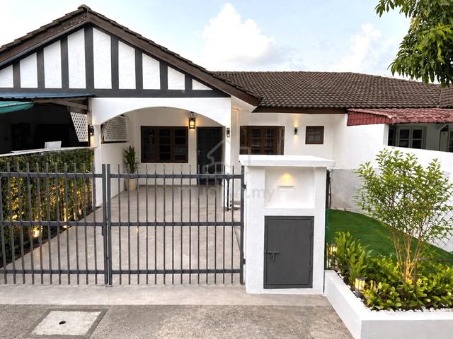 Newly Painted 22x70ft 3beds Single Storey Terrace House Pasir Gudang 1