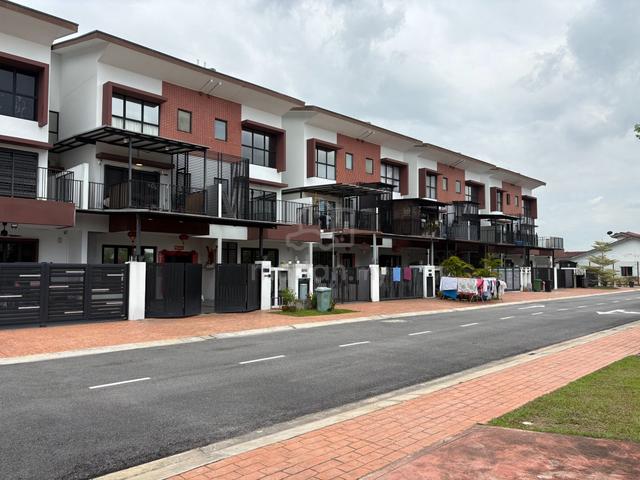 Fully Reno 3 Storey Myra Meranti ( Pulau Meranti ) 5 Room 5 bath 1