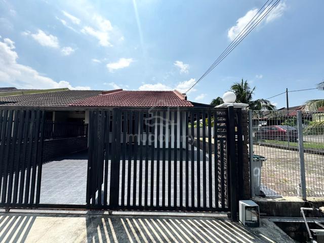 corner lot TMN DAYA single storey terrace extra land 20ft freehold 3r2 1