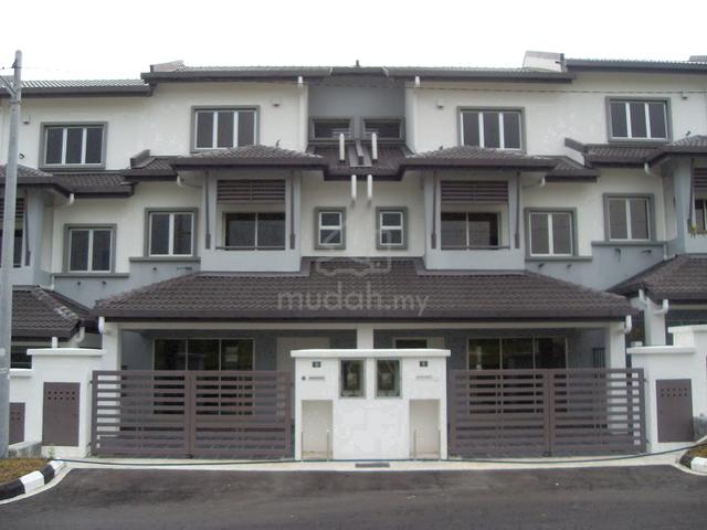 3 Storey Terrace House and facing to playground Bandar Mahkota Cheras 1