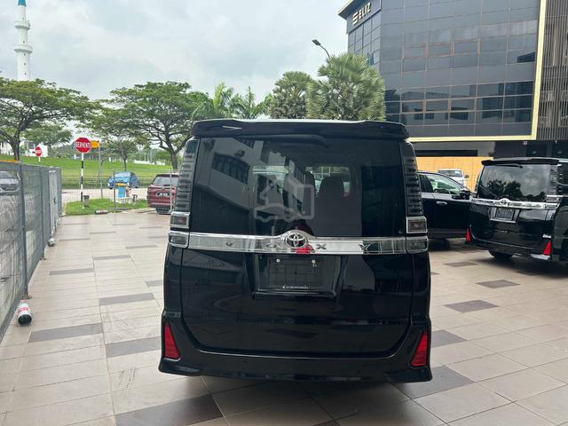 2021 Toyota VOXY 2.0 ZS KIRAMEKI III 2PD 7STR 35K - 4
