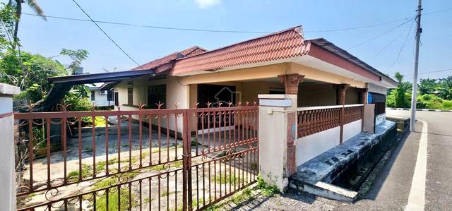 [Hot Area 🔥] SEMI-D (DESIGN LAMA) UNTUK DIJUAL , JALAN DAUD, MUAR 1