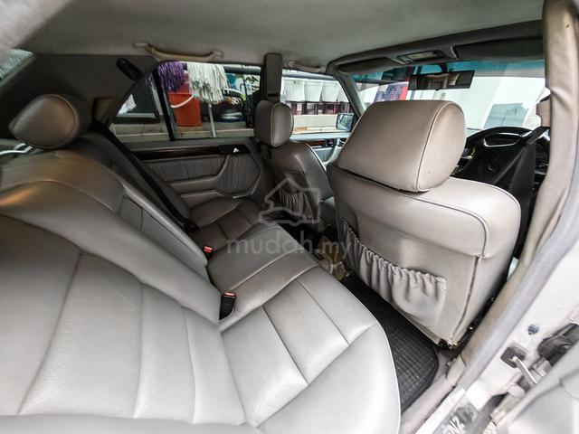 Original Masterpiece Mercedes Benz W124 E220 - 4