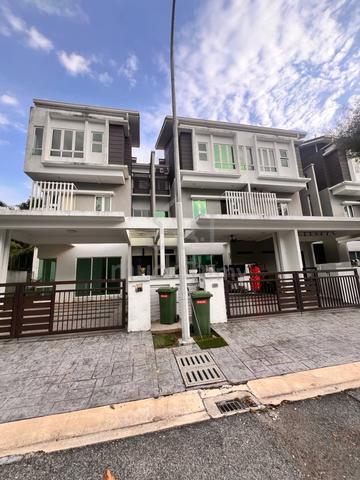 LUXURY TERRACE 2.5STOREY FREEHOLD NON BUMI Tiara South Bandar Semenyih 2