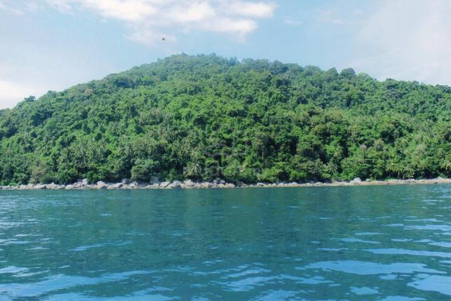 Tanah Tepi Pantai 5.6 Ekar di Pulau Perhentian di Besut,Teregganu 1