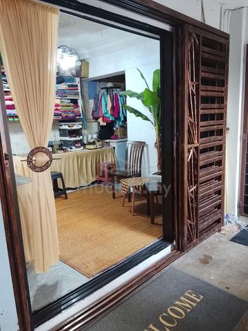 Taman Tampoi Utama Flat 1