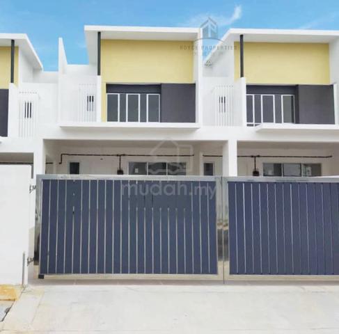 Taman Seri Impian Kluang Fully Furnished Master Bedroom For Rent 1