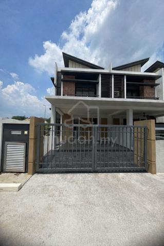 Corner Lot Double Storey M3 Residence@Sg Merab for Sale 1