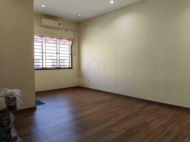 Room For Rent At Taman Sri Putra (Near Paradigm Mall) 1
