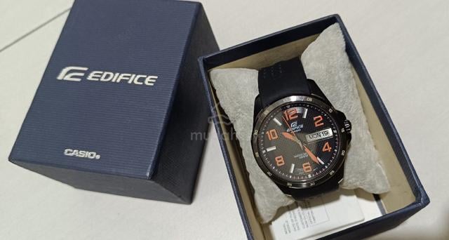 Casio Edifice EF-132 - Like new condition  - photo 2 of 6