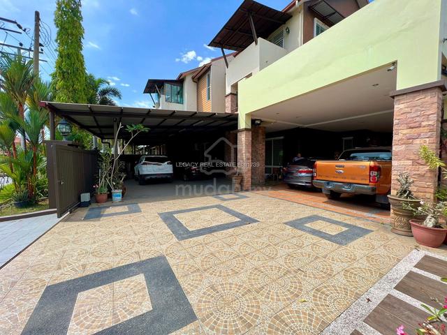 Taman Seri Hartamas Kolombong | 3 Storey Semi D House 1