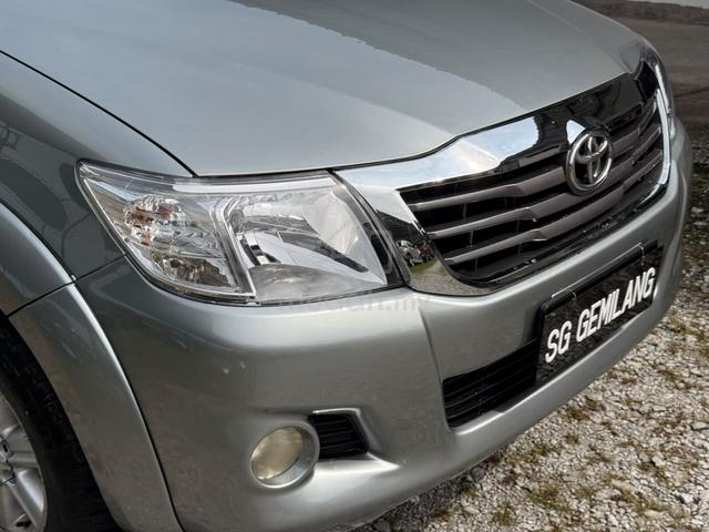 2012 Toyota HILUX 2.5 G - 3