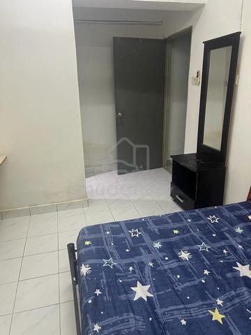 Bilik masterbedroom ada private toilet untuk disewa 1