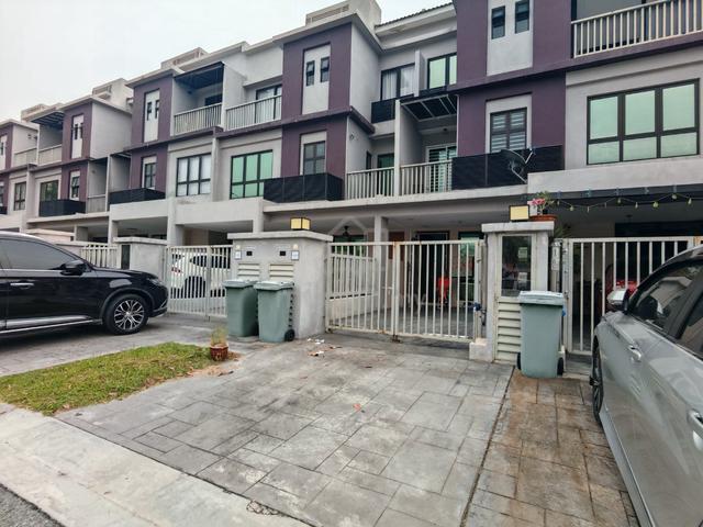 [FACING OPEN] GROUND FLOOR The Strata Townhouse Bandar Puteri, Bangi 1