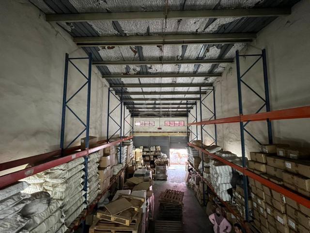 Tampoi 1.5 Storey Terrace Factory Nego Forklift can access