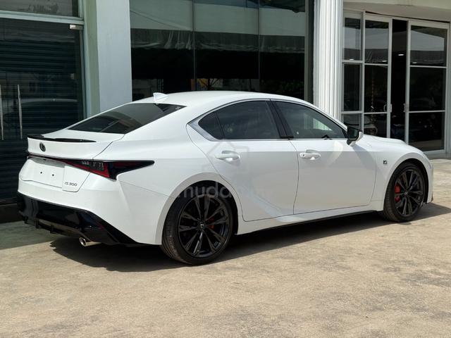 2023 Lexus IS300 2.0 F-SPORT 4,200KM JACPOT UNIT - 2