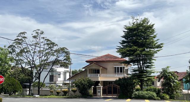 2 Storey Bungalow in SS19 Subang Jaya Open to All Nicely Kept For Sale 1