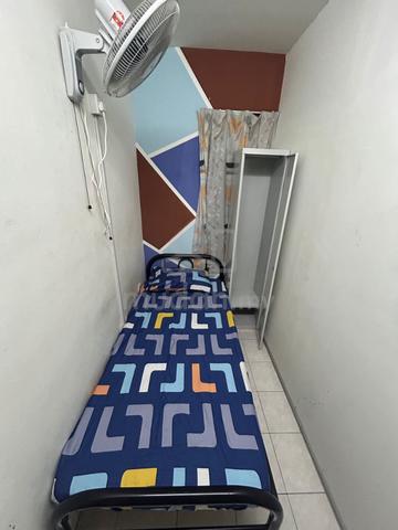Small Room Male at Flora Damansara area Empire City 1 Utama TTDI KPJ2 1